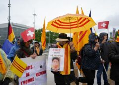 Hàng trăm người Việt và Khmer Krom biểu tình trước LHQ tố cáo Việt Nam vi phạm nhân quyền