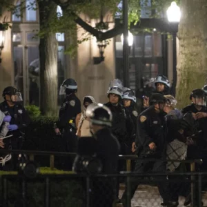 Mỹ : Cảnh sát trục xuất người biểu tình ủng hộ Palestine khỏi đại học Columbia